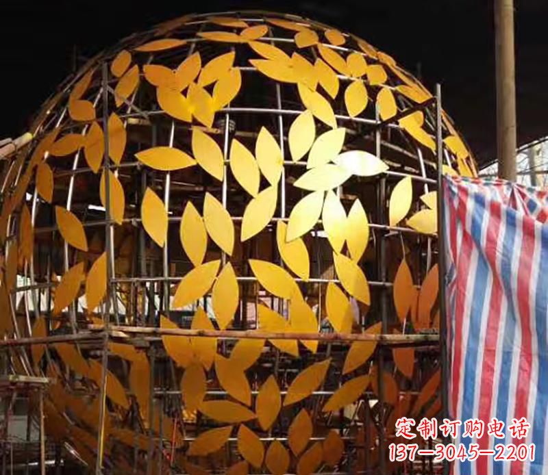 聊城不锈钢树叶镂空球景观雕塑