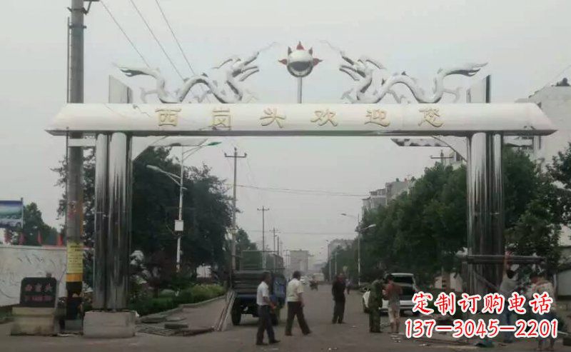 聊城不锈钢双龙戏珠牌坊传承文化的雕塑之美