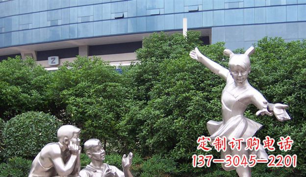 聊城不锈钢制作的儿童踢毽子雕塑