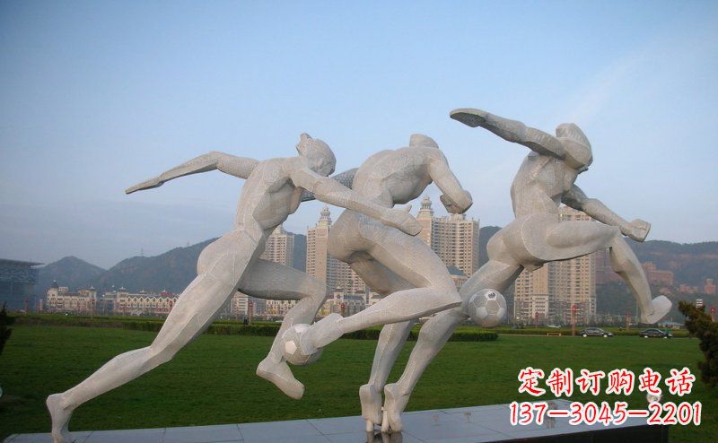 聊城足球雕塑给公园景观增色