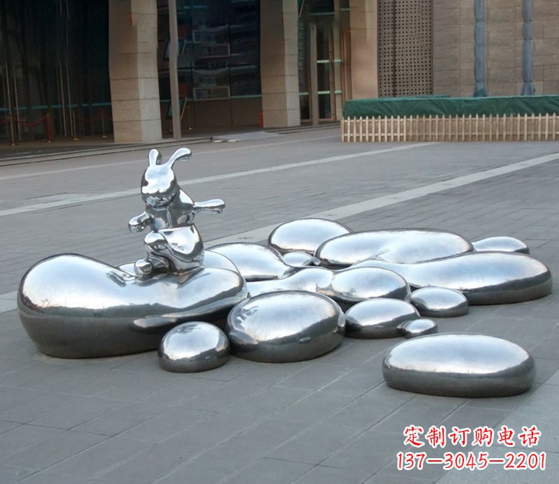 聊城不锈钢兔子雕塑饱含艺术美感的艺术品