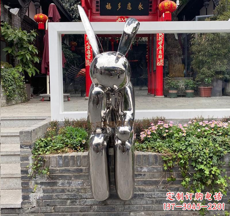 聊城不锈钢兔子雕塑精美的艺术作品