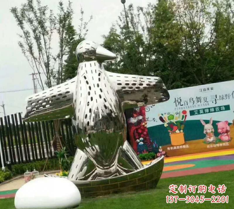 聊城不锈钢现代企鹅雕塑
