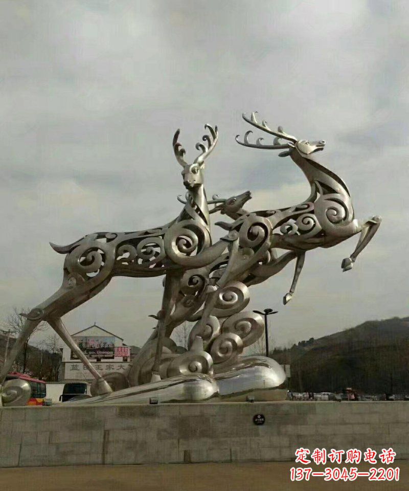 聊城梅花鹿雕塑——祥云梅花鹿广场的标志