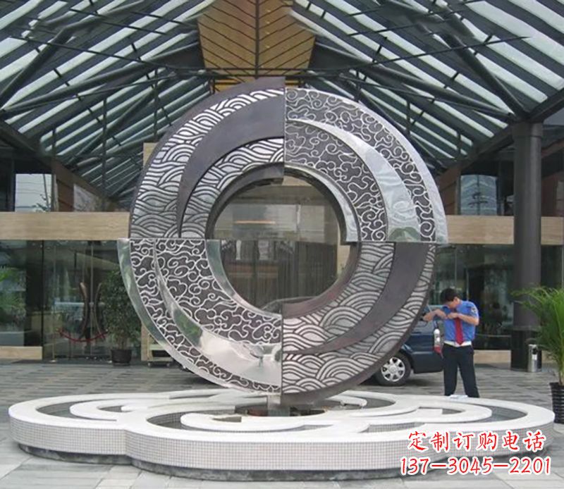 聊城不锈钢圆环雕塑,点缀酒店空间