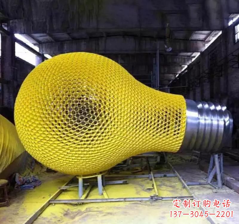 聊城不锈钢灯泡雕塑精美而又抢眼