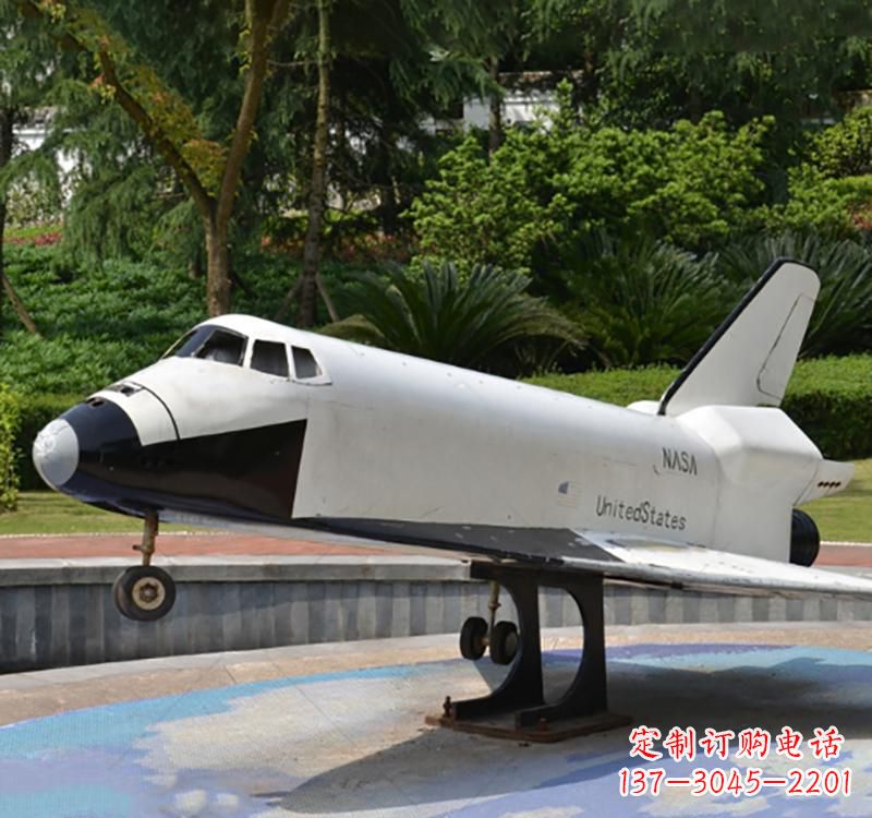 聊城不锈钢飞机雕塑给空中增添梦幻氛围