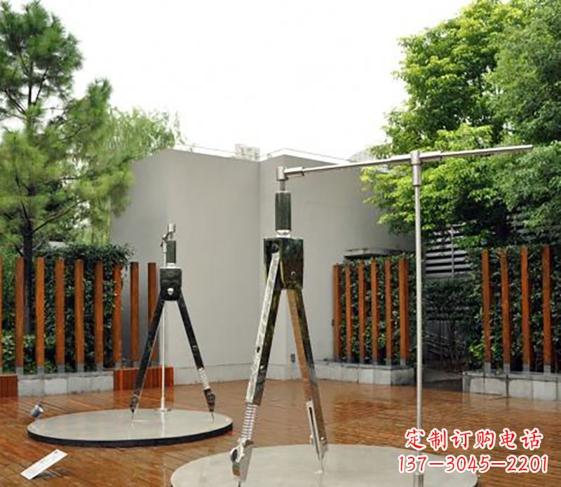 聊城以不锈钢精雕细琢的圆规雕塑
