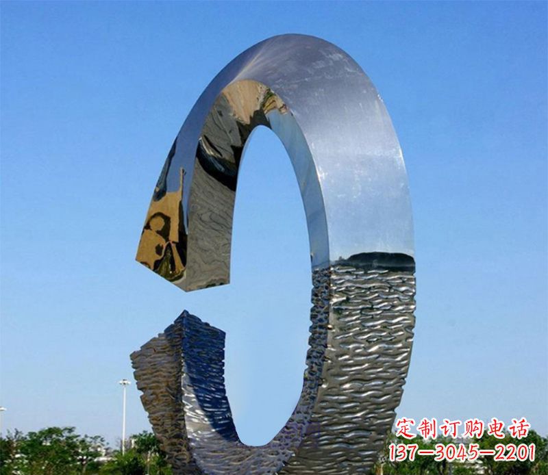 聊城环绕着美好的景观雕塑