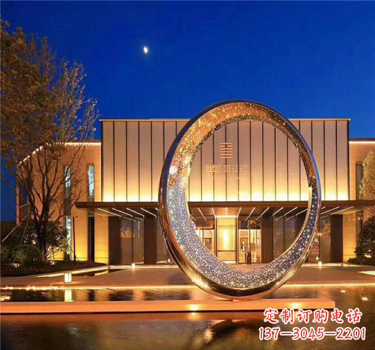 聊城不锈钢圆环雕塑给空间增添无限美感