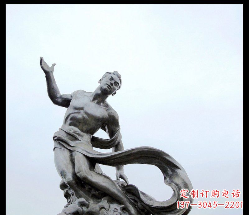 聊城浪花上的勇敢者——不锈钢站立的男人雕塑