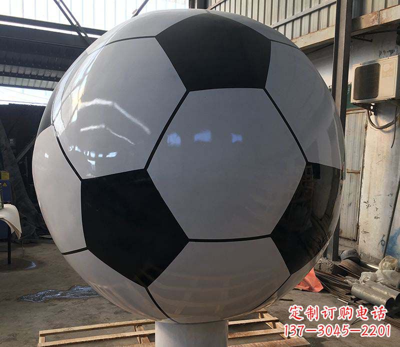 聊城不锈钢足球雕塑精美的艺术品