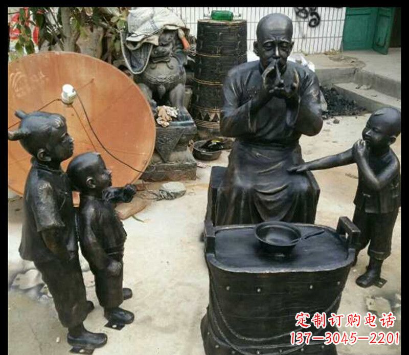 聊城糖果街上的铜雕精灵