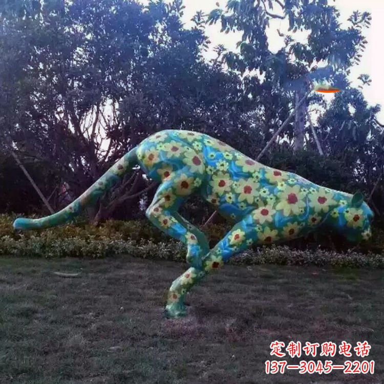 聊城玻璃钢彩绘豹子雕塑艺术与自然的完美结合