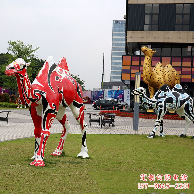 聊城彩绘骆驼不锈钢雕塑城市园林的精美装饰