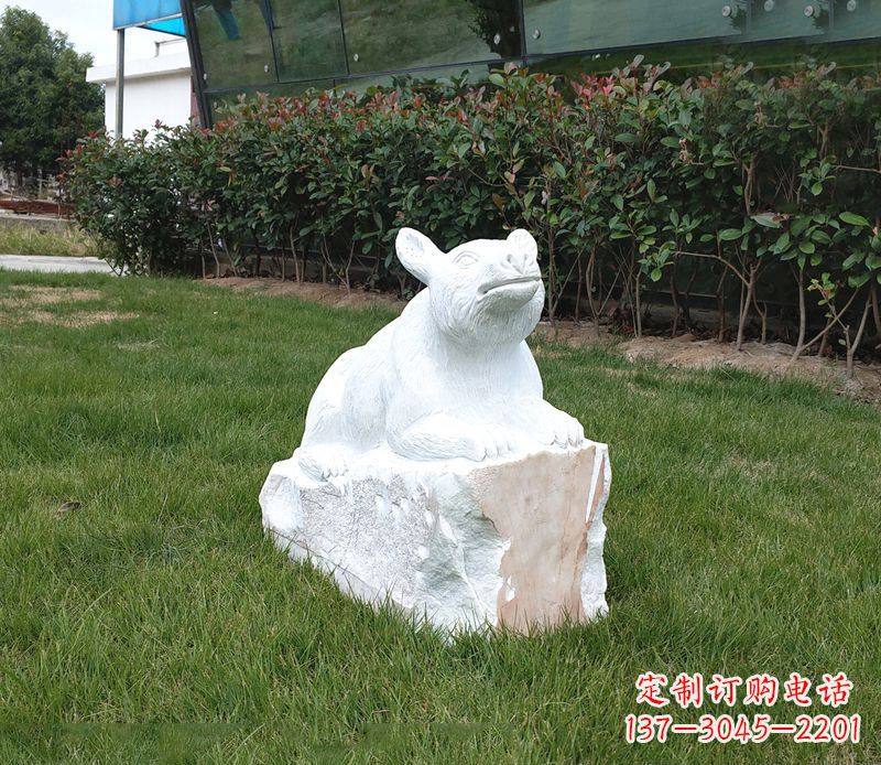 聊城草丛狗熊石雕