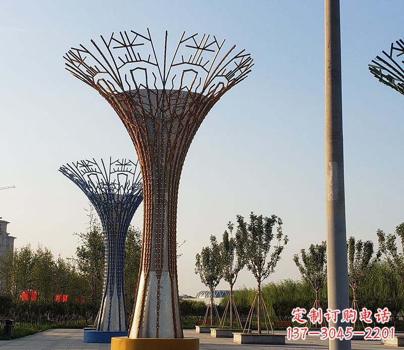 聊城城市景观的点缀——不锈钢树叶雕塑
