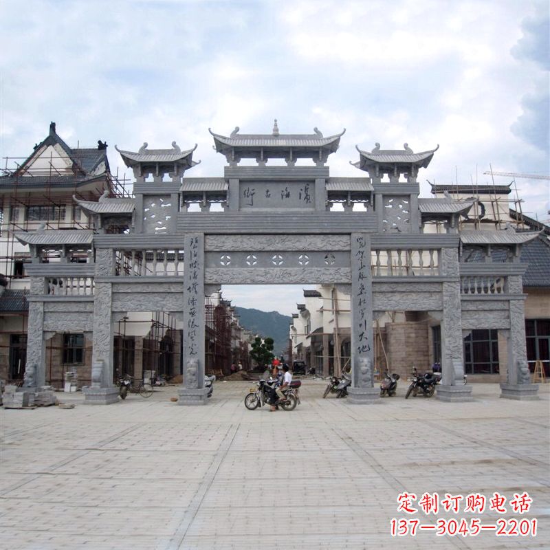聊城城市街道五门石雕牌坊