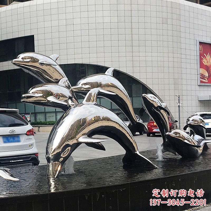 聊城海豚雕塑点亮城市商场的不锈钢镜面水景