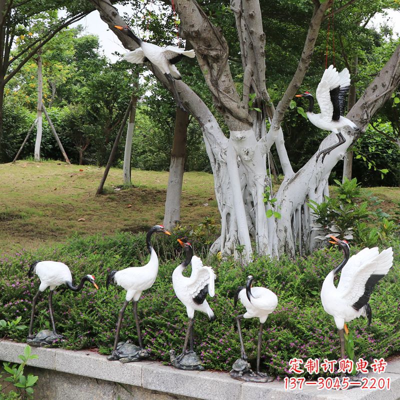 聊城美丽的仙鹤雕塑