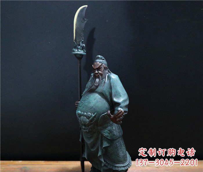 聊城持刀关公玻璃钢仿铜人物雕塑