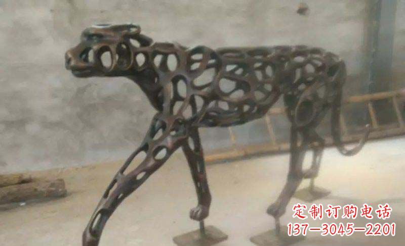聊城珍贵的豹雕塑——金钱豹公园的标志