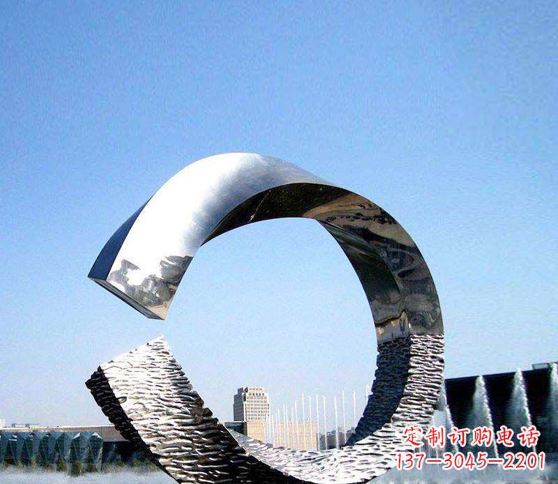 聊城抽象镜面不锈钢圆环雕塑