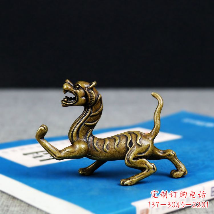 聊城金色纯铜铸造的白虎雕塑