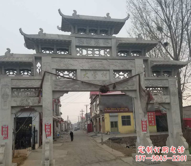 聊城村庄三门石牌坊石雕传承古老文化