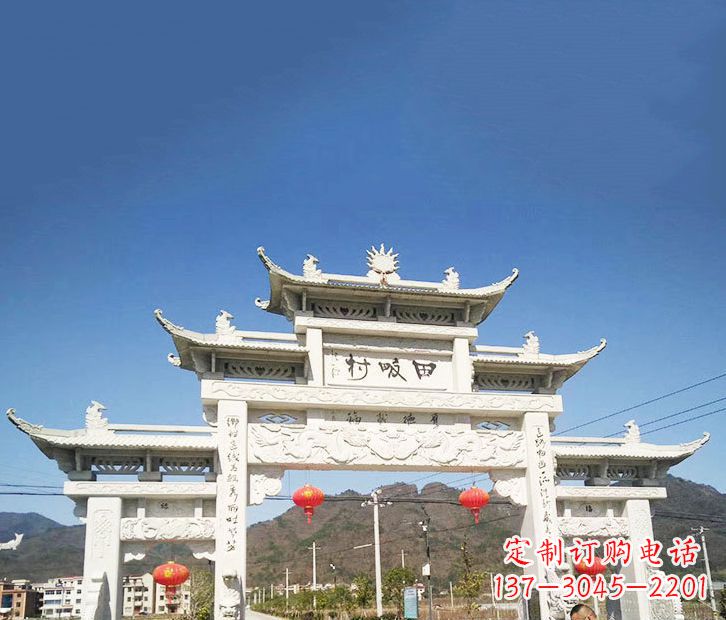 聊城村庄的牌坊雕塑