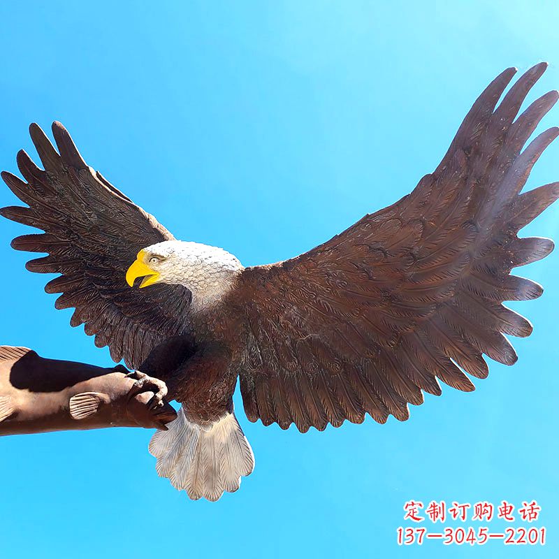 聊城精致仿真老鹰玻璃钢雕塑