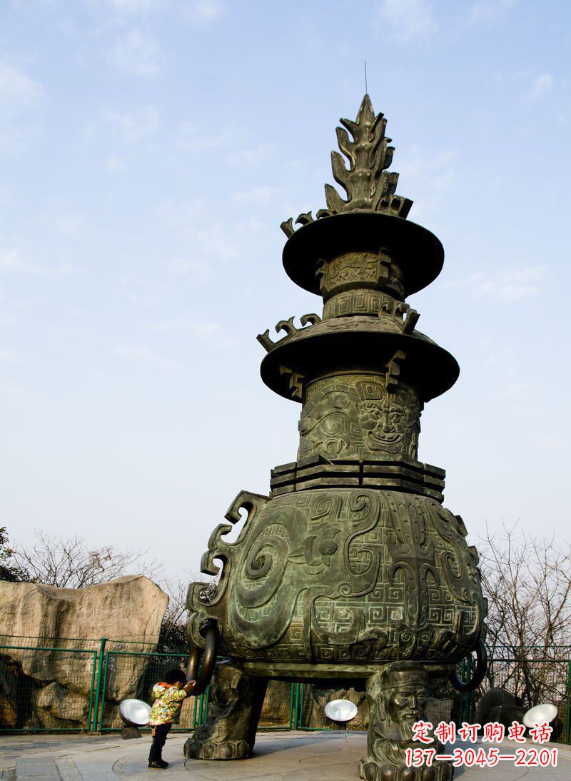 聊城大型三足香炉寺庙铜雕塑