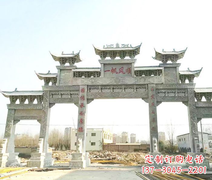 聊城别具一格的大型五门石雕牌楼