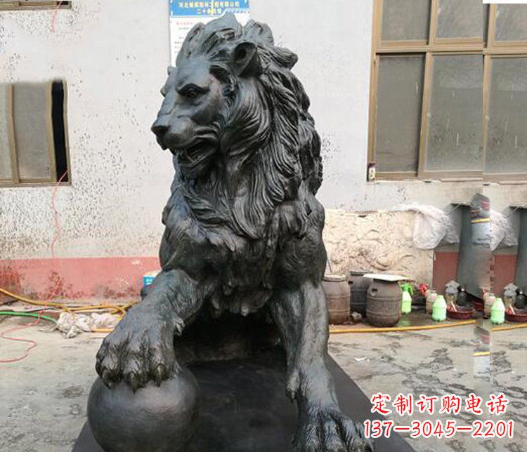 聊城高质量西方踩球狮子铜雕塑