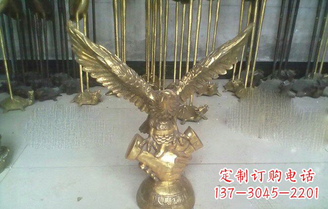 聊城大展宏图老鹰铜雕展现雄鹰的威严和气势