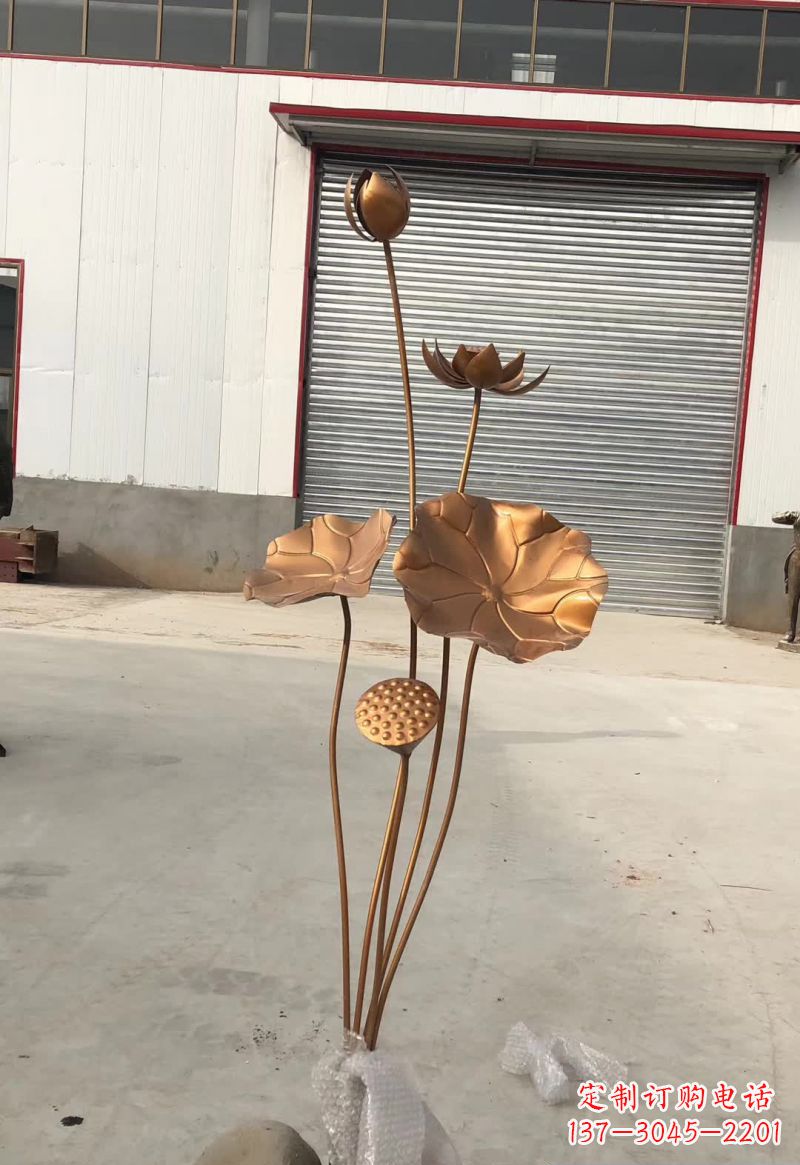 聊城古典锻铜荷花雕塑