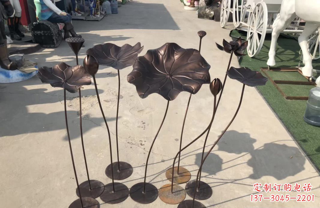 聊城锻铜园林异彩纷呈的荷花雕塑