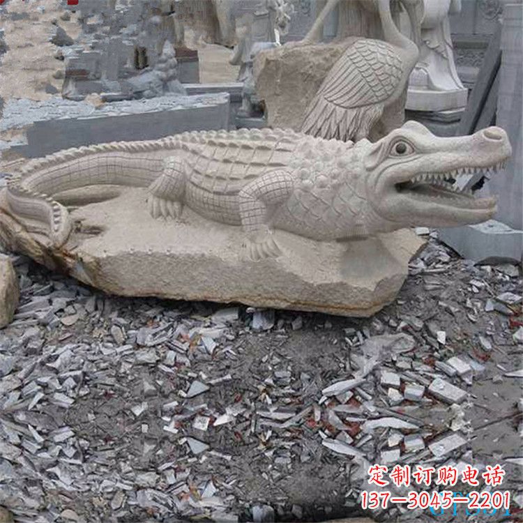 聊城鳄鱼黄沙岩动物石雕精致装饰您的家