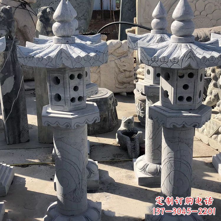聊城中式仿古青石灯笼雕塑