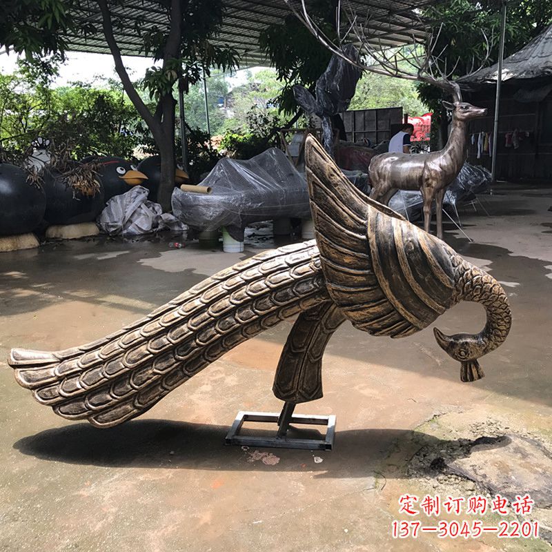 聊城仿铜玻璃钢定制孔雀雕塑