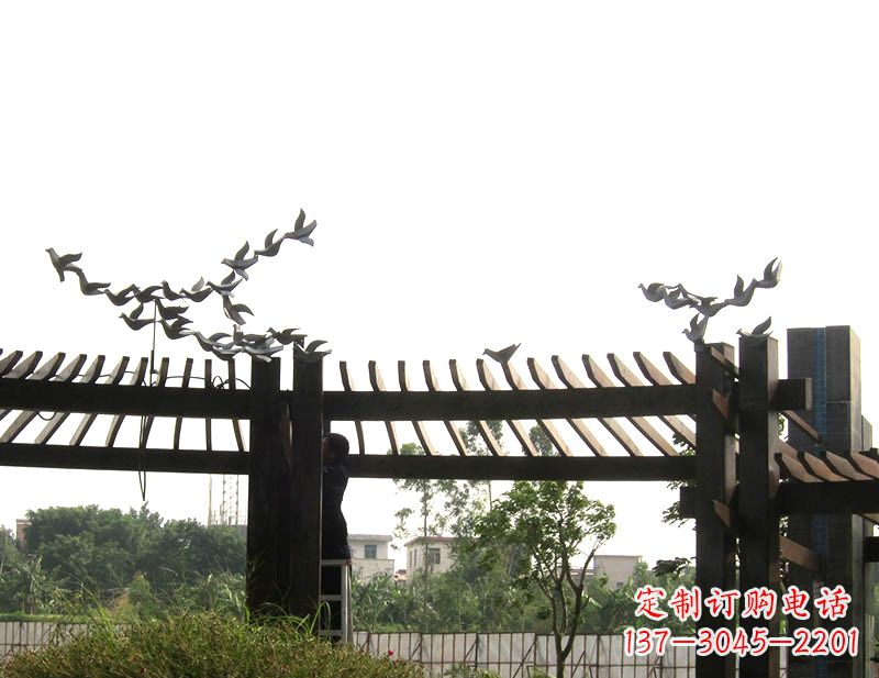聊城飞翔美景·鸽子雕塑