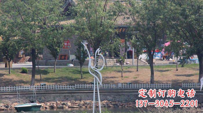 聊城融合瑞雪灵羽,灵灯晶莹不锈钢仙鹤雕塑