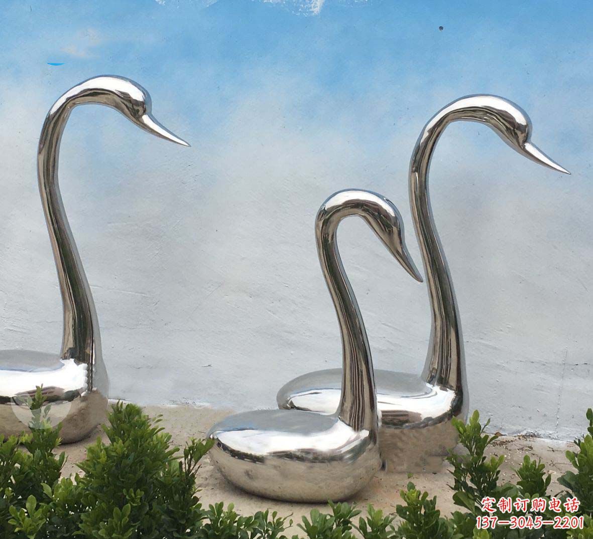 聊城精美不锈钢抽象天鹅座椅雕塑