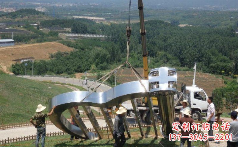 聊城公园竖琴雕塑——缔造完美的艺术景观