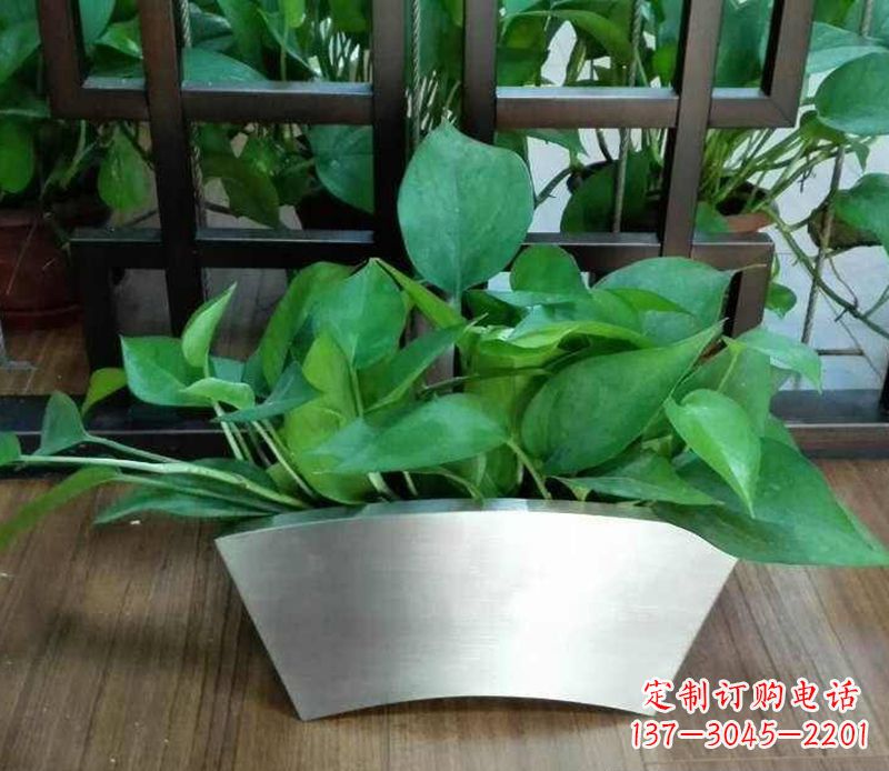 聊城高质量不锈钢花盆雕塑,享受自然完美烘托