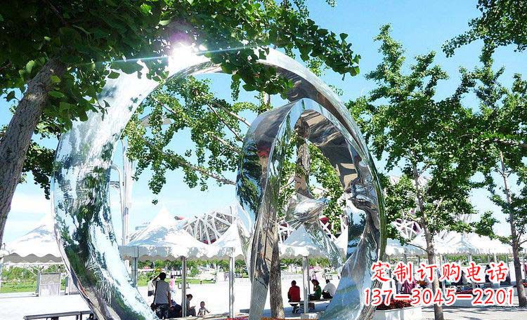 聊城高端实木不锈钢镀层圆环雕塑