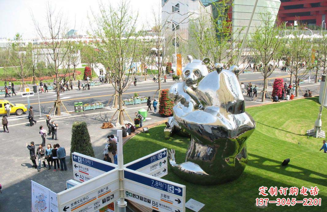 聊城镜面不锈钢熊猫大型雕塑