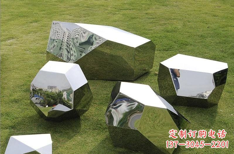 聊城精美不锈钢鹅卵石几何雕塑