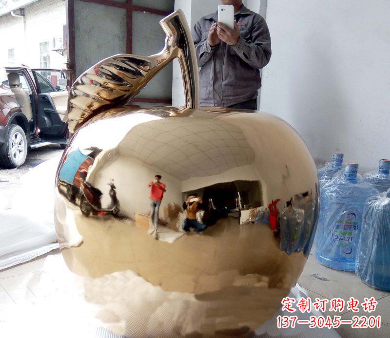 聊城精美的不锈钢镜面苹果雕塑