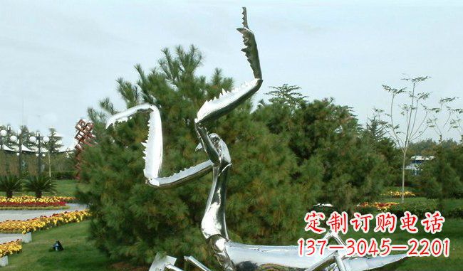 聊城不锈钢螳螂雕塑
